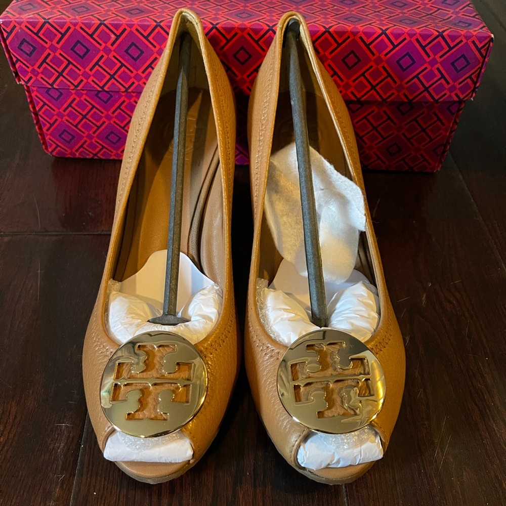BNWT Tory Burch Sally 2 Peep toe wedge pump sz 7.5
